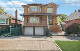 Haus in der Stadt – York, Toronto, Ontario,  Kanada. C$1 371 000