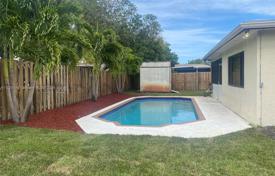 Haus in der Stadt – Pembroke Pines, Broward, Florida,  Vereinigte Staaten. $560 000