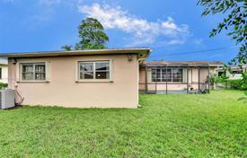 4-zimmer haus in der stadt 207 m² in Miami, Vereinigte Staaten. $899 000
