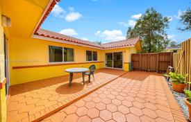 3-zimmer haus in der stadt 162 m² in Miami, Vereinigte Staaten. $675 000