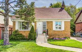 5-zimmer haus in der stadt in East York, Kanada. C$1 214 000