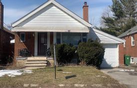 6-zimmer haus in der stadt in East York, Kanada. C$1 187 000