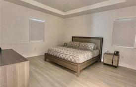 5-zimmer haus in der stadt 290 m² in Miami, Vereinigte Staaten. $720 000