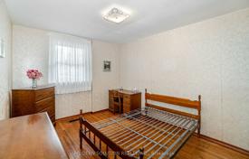 8-zimmer haus in der stadt in Scarborough, Kanada. C$1 331 000