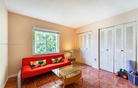 4-zimmer haus in der stadt 159 m² in Miami, Vereinigte Staaten. $585 000