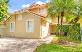 Haus in der Stadt – Doral, Florida, Vereinigte Staaten. $1 300 000