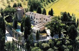 Villa – Florenz, Toskana, Italien. 9 300 €  pro Woche