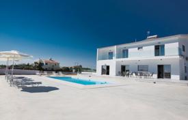 Villa – Protaras, Famagusta, Zypern. 4 000 €  pro Woche