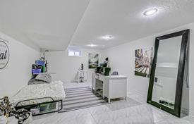 11-zimmer stadthaus in North York, Kanada. C$1 314 000
