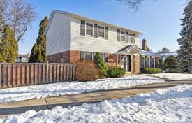 8-zimmer haus in der stadt in North York, Kanada. C$2 178 000