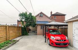 Haus in der Stadt – York, Toronto, Ontario,  Kanada. C$1 227 000