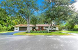 Villa – Miami, Florida, Vereinigte Staaten. 926 000 €