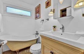 9-zimmer haus in der stadt in Etobicoke, Kanada. C$1 210 000