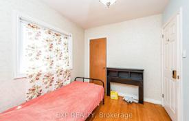 11-zimmer haus in der stadt in North York, Kanada. C$1 704 000