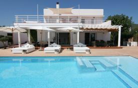 Villa – Ibiza, Balearen, Spanien. 9 700 €  pro Woche