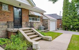 8-zimmer haus in der stadt in Scarborough, Kanada. C$1 717 000