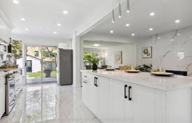 10-zimmer haus in der stadt in North York, Kanada. C$1 831 000
