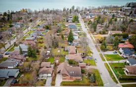 7-zimmer haus in der stadt in Scarborough, Kanada. C$2 451 000