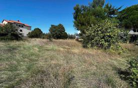 Haus An old Istrian house for sale with a large building plot, Valbandon. 315 000 €