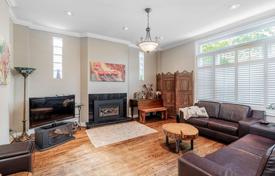 8-zimmer haus in der stadt in North York, Kanada. C$2 524 000