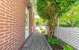 14-zimmer haus in der stadt in Etobicoke, Kanada. C$2 054 000