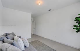 4-zimmer haus in der stadt 285 m² in Miami, Vereinigte Staaten. $1 325 000