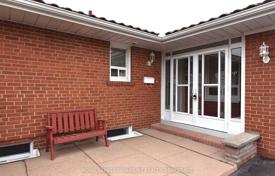 9-zimmer haus in der stadt in North York, Kanada. C$1 317 000