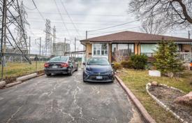 7-zimmer stadthaus in North York, Kanada. C$1 157 000