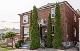 Stadthaus – Etobicoke, Toronto, Ontario,  Kanada. C$922 000
