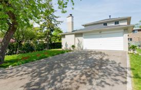 8-zimmer haus in der stadt in Etobicoke, Kanada. C$1 834 000