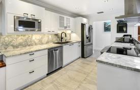 4-zimmer haus in der stadt 329 m² in Miami, Vereinigte Staaten. $1 575 000