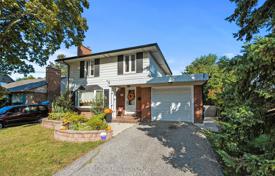 8-zimmer haus in der stadt in North York, Kanada. C$2 133 000
