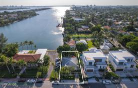 Haus in der Stadt – Surfside, Florida, Vereinigte Staaten. $1 875 000