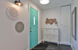 5-zimmer haus in der stadt in North York, Kanada. C$2 048 000