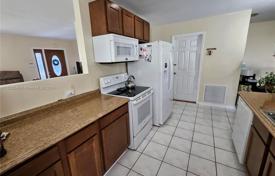 Haus in der Stadt – Tamarac, Broward, Florida,  Vereinigte Staaten. $378 000