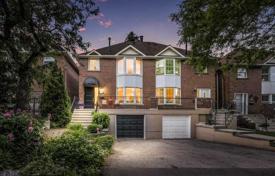 Stadthaus – North York, Toronto, Ontario,  Kanada. C$1 865 000