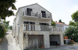 Haus in der Stadt – Splitska, Split-Dalmatia County, Kroatien. 330 000 €