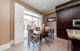 10-zimmer haus in der stadt in Etobicoke, Kanada. C$2 014 000
