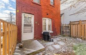 6-zimmer haus in der stadt in Etobicoke, Kanada. C$1 153 000