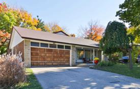 5-zimmer haus in der stadt in Etobicoke, Kanada. C$1 759 000