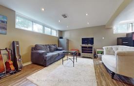 10-zimmer haus in der stadt in Scarborough, Kanada. C$1 672 000