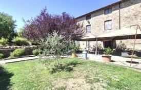 5-zimmer villa 550 m² in Radicofani, Italien. 950 000 €