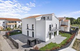 12-zimmer haus in der stadt 365 m² in Poreč, Kroatien. 1 060 000 €