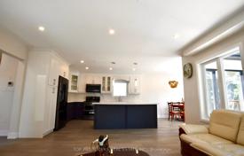 12-zimmer haus in der stadt in North York, Kanada. C$2 355 000