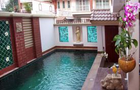 Haus in der Stadt – Na Kluea, Bang Lamung, Chonburi,  Thailand. 255 000 €