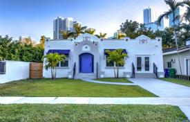 Villa – Miami, Florida, Vereinigte Staaten. 1 213 000 €