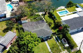3-zimmer haus in der stadt 144 m² in Miami, Vereinigte Staaten. $715 000