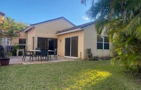 3-zimmer haus in der stadt 150 m² in Pembroke Pines, Vereinigte Staaten. $549 000