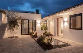 Villa – Nueva Andalucia, Marbella, Andalusien,  Spanien. 2 250 000 €