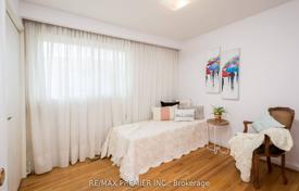 8-zimmer haus in der stadt in Etobicoke, Kanada. C$1 294 000